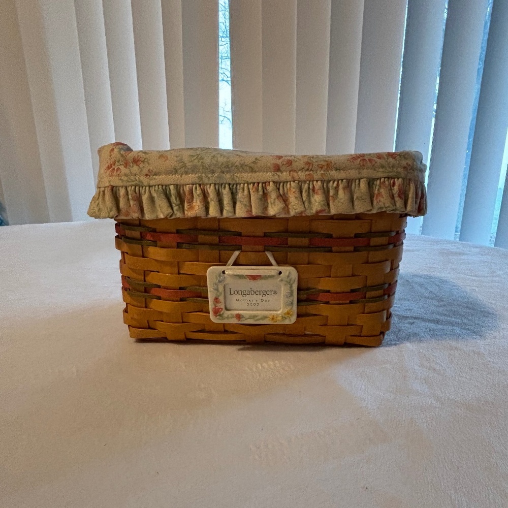 2002 Longaberger, Mother's Day Basket, pink and green accents